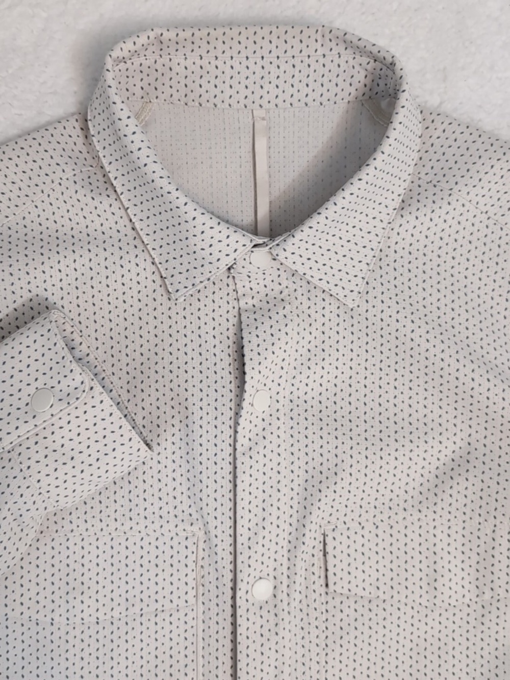 Lululemon XL Airing Easy long-sleeve overshirt, micro-dot pattern, snap buttons